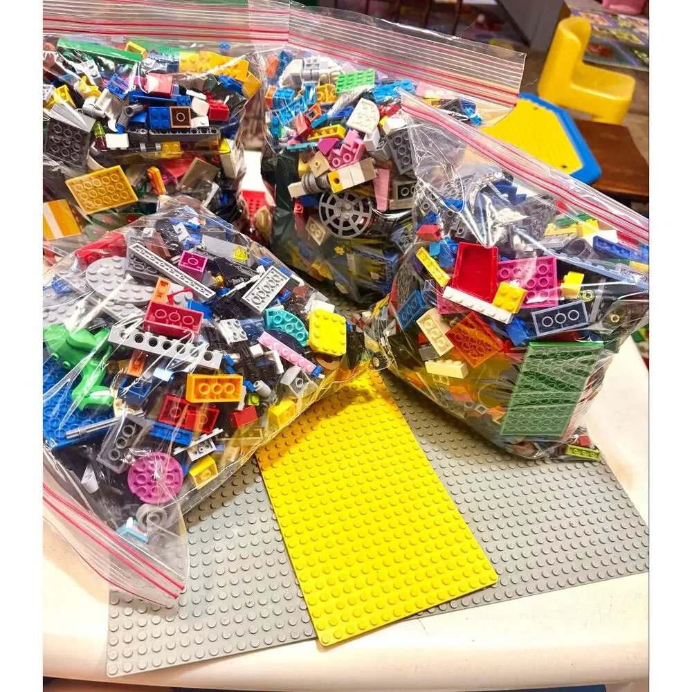 Mixed Lego brand Lego’s almost 10lbs loose blocks